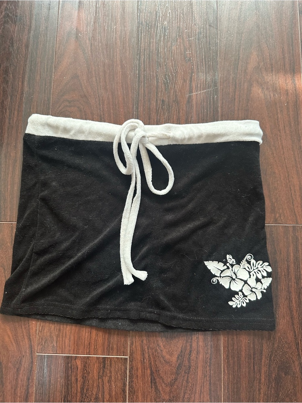 SHEIN Black Swim Coverup Mini Skirt with White Trim and Floral Accent